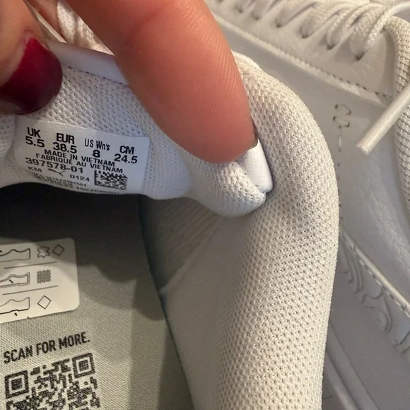 Puma Classic White Sneakers women’s 8 - Picture 3 of 5